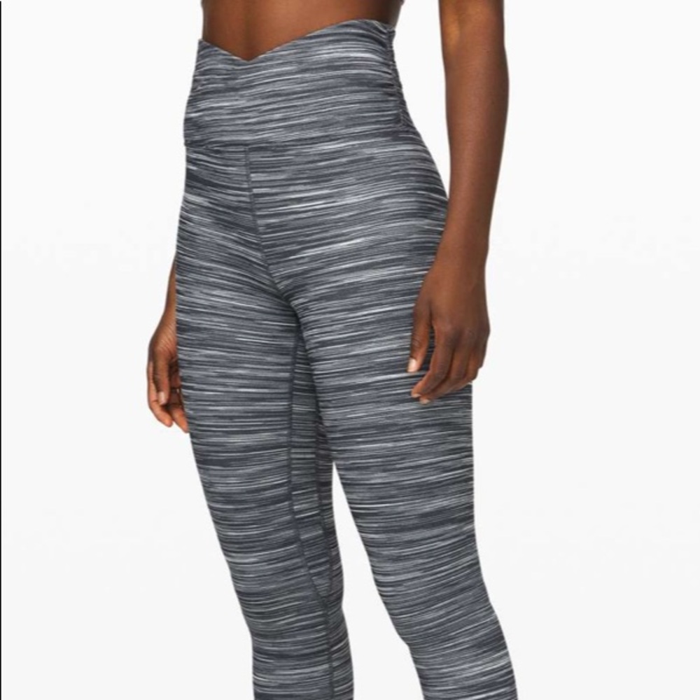 Lululemon Aligin Cross Waist 21” Size 8